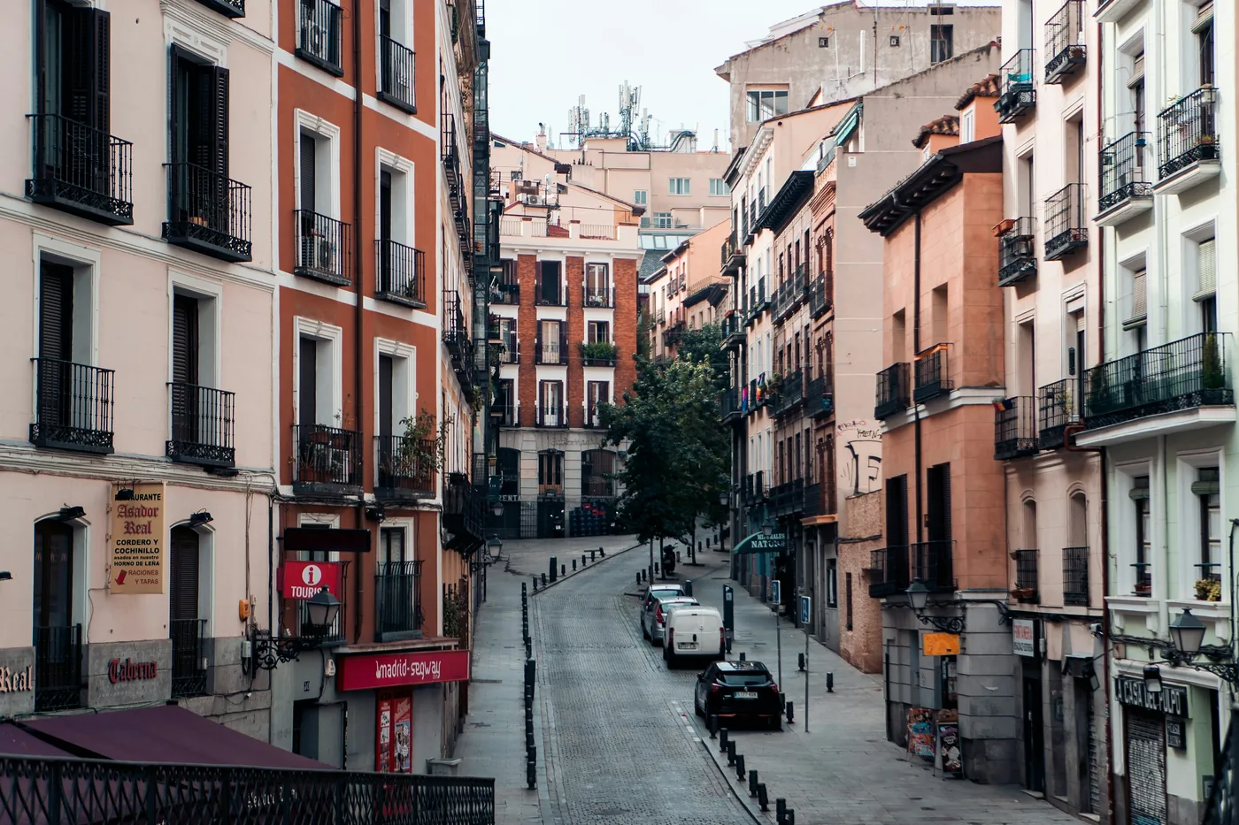 A narrow street in the Barrio de las Letras of Madrid, Spain